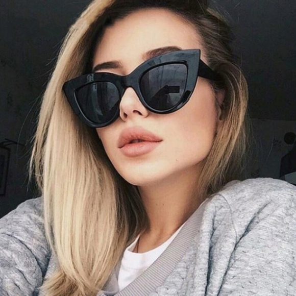 Urban Outfitters Accessories - 🔥 HOST PICK Cat Eye Black Oversize Sunglasses 🔥